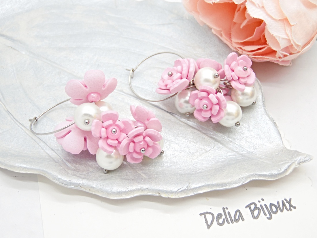 Cercei handmade cu flori roz si perle (cod1402) - bijuterii - cercei - cercei lungi - Artynos.ro