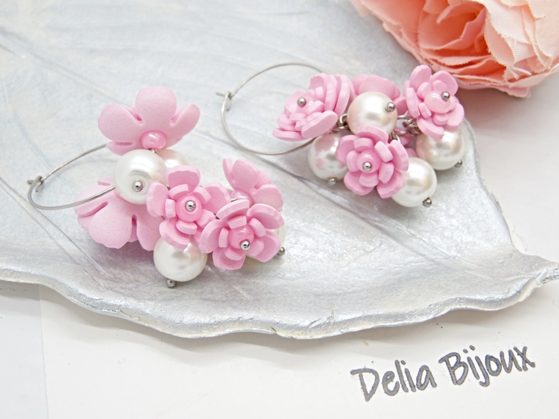 Cercei handmade cu flori roz si perle (cod1402) - bijuterii - cercei - cercei lungi - Artynos.ro