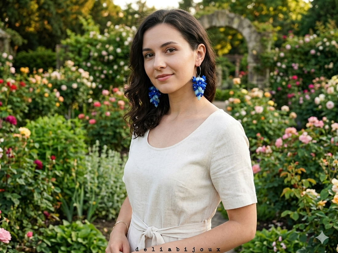 Cercei handmade cu flori albastre si margele de sticla bleu (cod1381) - bijuterii - cercei - cercei lungi - Artynos.ro