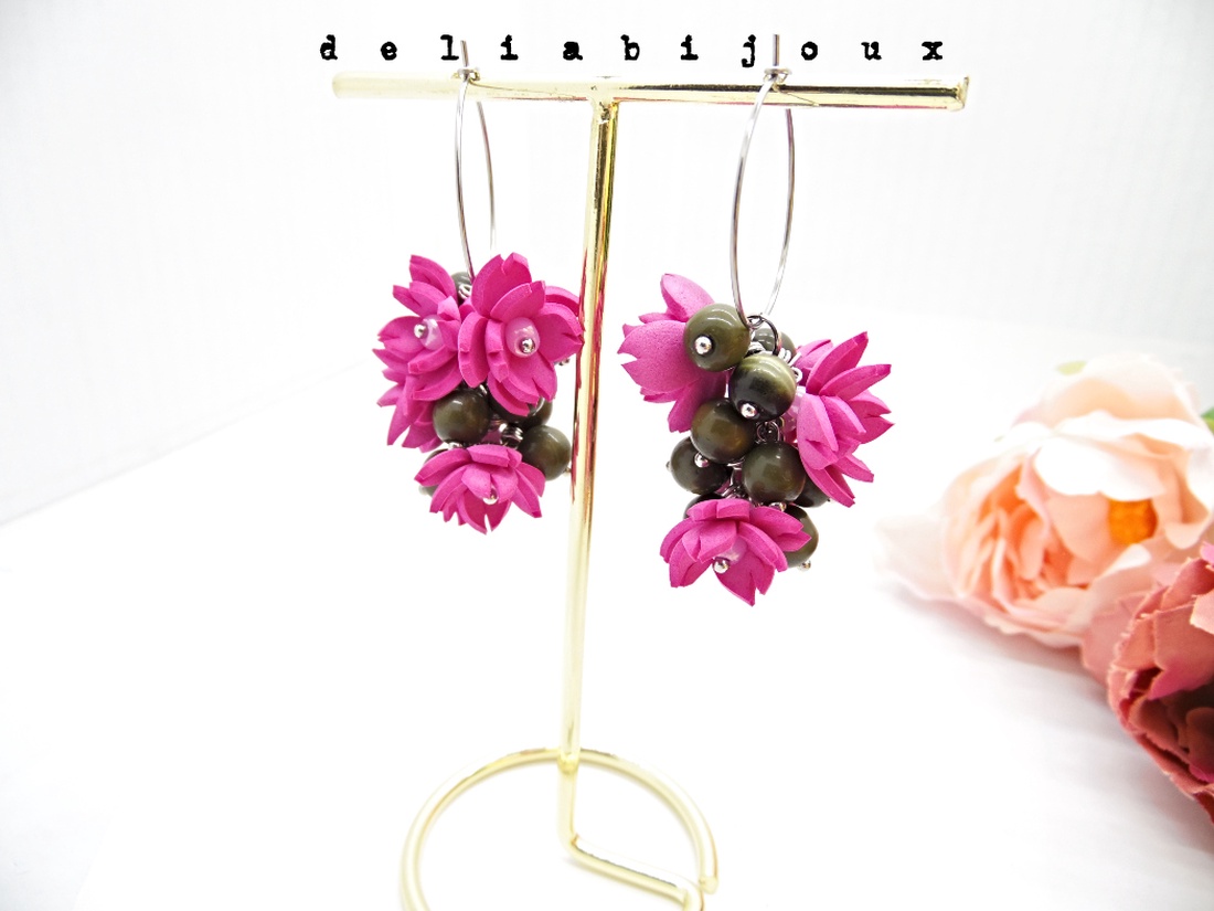 Cercei handmade, lungi cu flori ciclam si margele de sticla ochi de pisica (cod1406) - bijuterii - cercei - cercei lungi - Artynos.ro