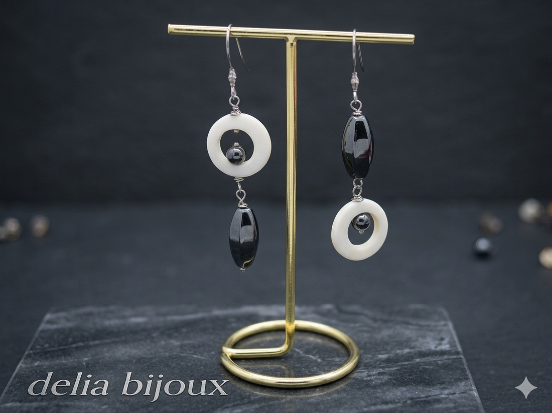 Cercei asimetrici handmade sidef natural alb  si hematit (cod1410) - bijuterii - cercei - cercei din pietre semiprețioase - Artynos.ro