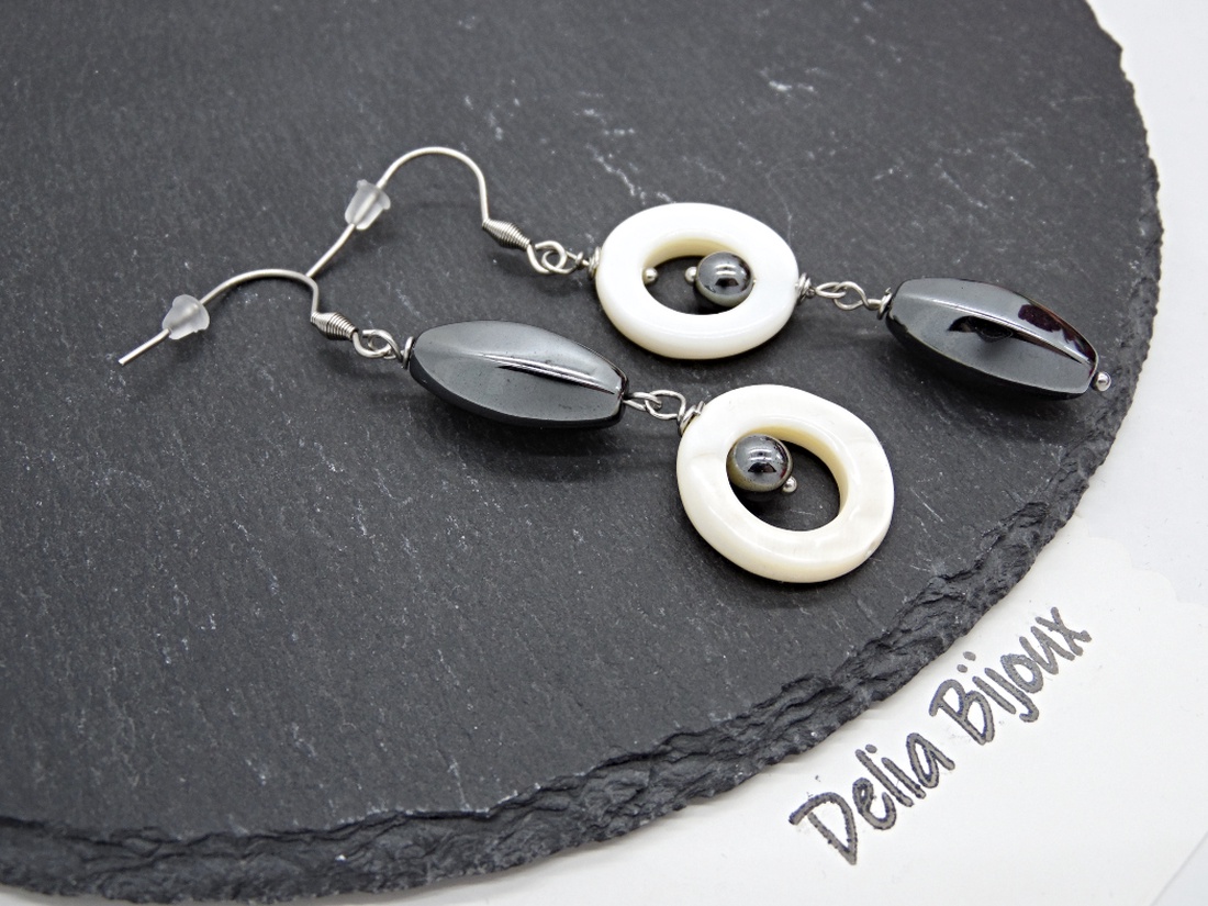 Cercei asimetrici handmade sidef natural alb  si hematit (cod1410) - bijuterii - cercei - cercei din pietre semiprețioase - Artynos.ro