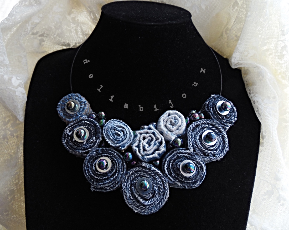 Colier Statement Handmade din Blugi Reciclați și Mărgele Irisate Unicat, Stil Urban-Șic (cod1414) - bijuterii - coliere - coliere cu pandative - Artynos.ro