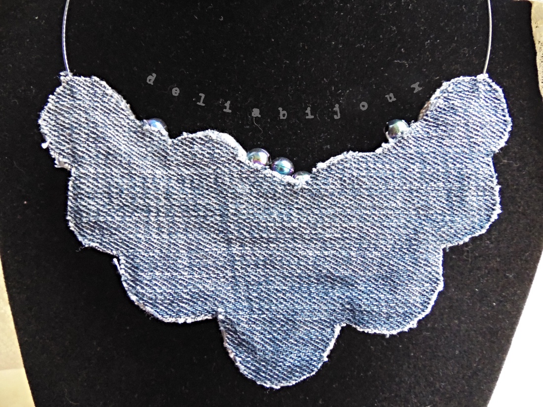 Colier Statement Handmade din Blugi Reciclați și Mărgele Irisate Unicat, Stil Urban-Șic (cod1414) - bijuterii - coliere - coliere cu pandative - Artynos.ro