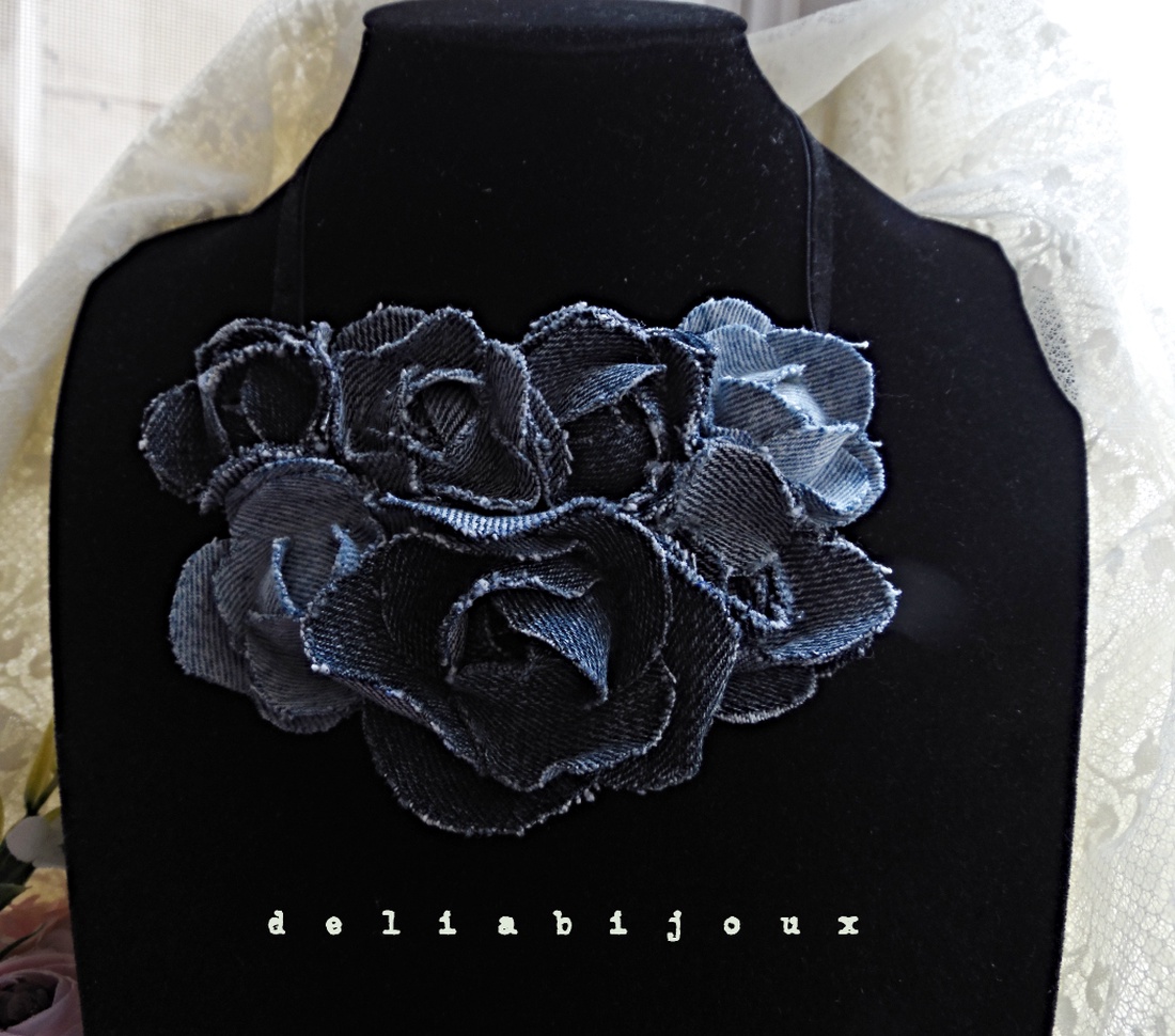 Colier statement cu flori din blugi reciclați (cod1419) - bijuterii - coliere - coliere cu pandative - Artynos.ro