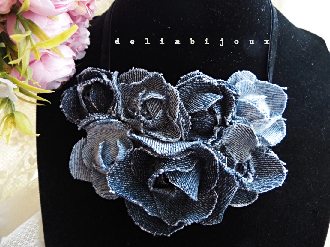 Colier statement cu flori din blugi reciclați (cod1419) - bijuterii - coliere - coliere cu pandative - Artynos.ro