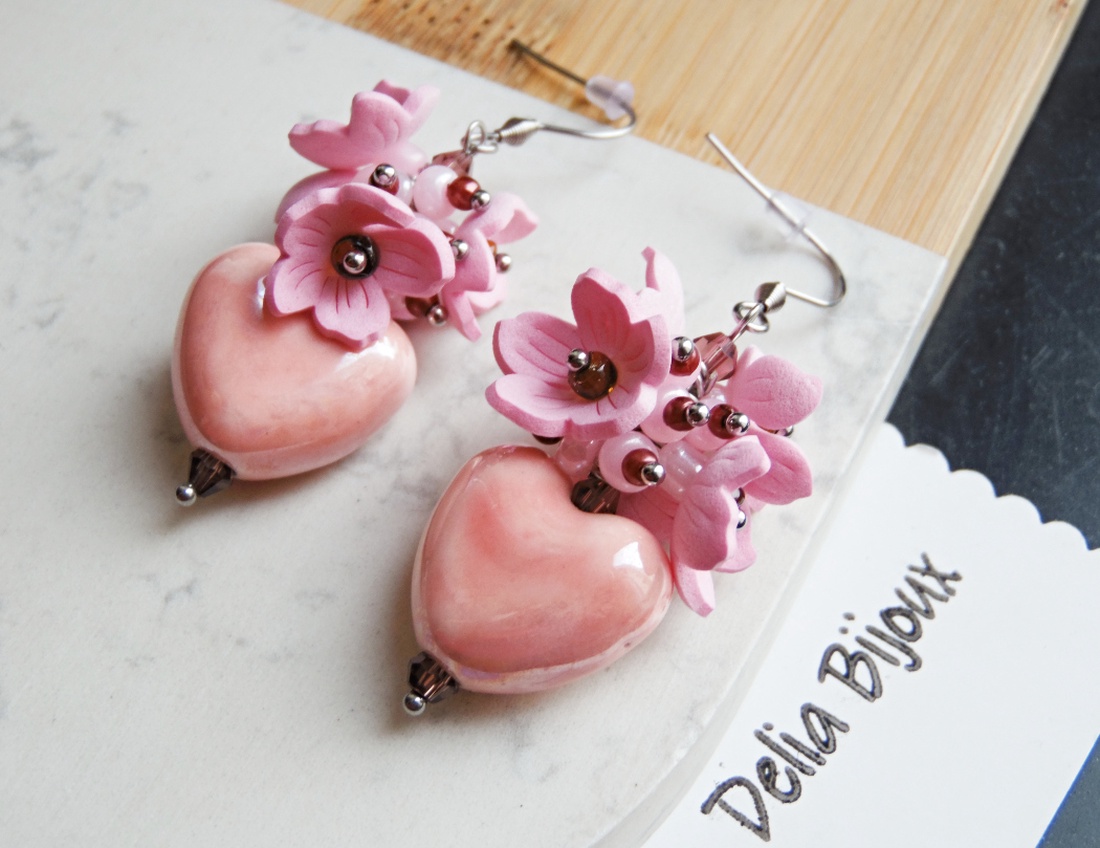 Cercei handmade Sakura cu inimă cercei romantici roz din ceramică și flori delicate (cod1427) - bijuterii - cercei - cercei lungi - Artynos.ro