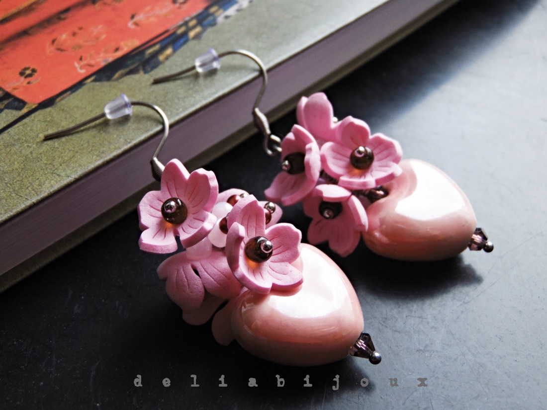 Cercei handmade Sakura cu inimă cercei romantici roz din ceramică și flori delicate (cod1427) - bijuterii - cercei - cercei lungi - Artynos.ro
