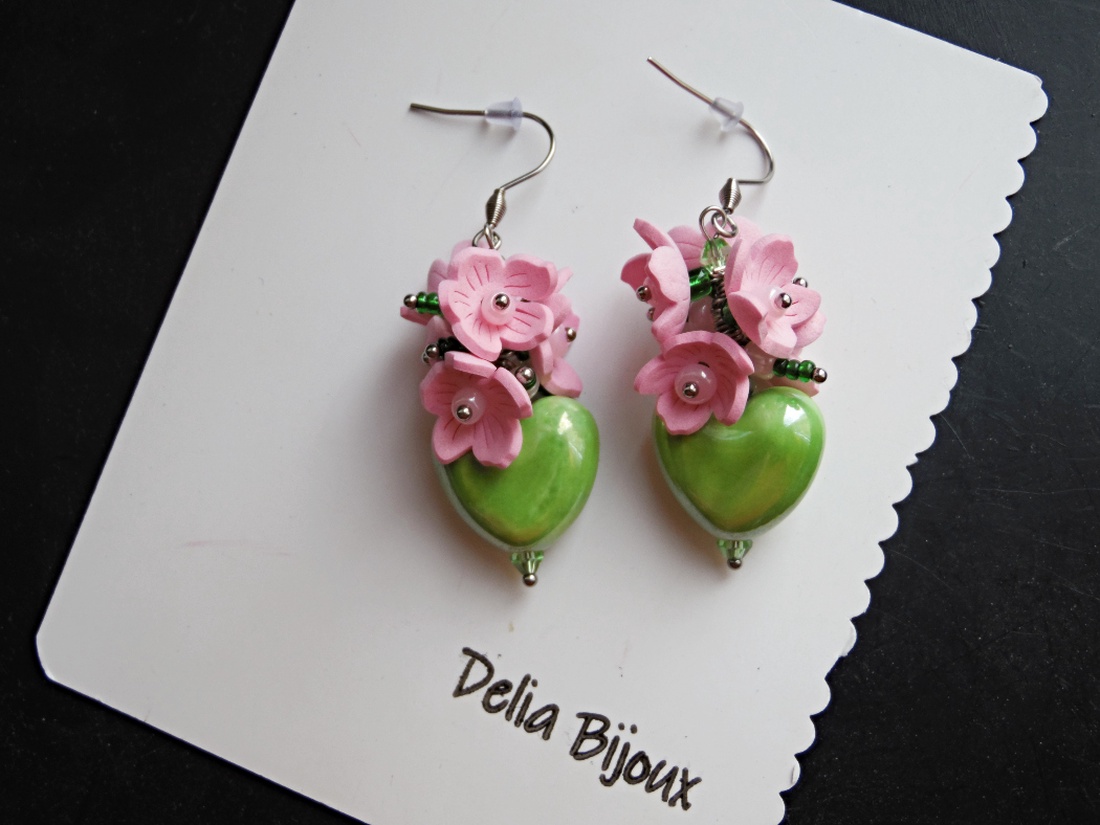 Cercei Sakura Bloom Heart Roz Delicat și Verde Vibrant (cod1428) - bijuterii - cercei - cercei din mărgele - Artynos.ro