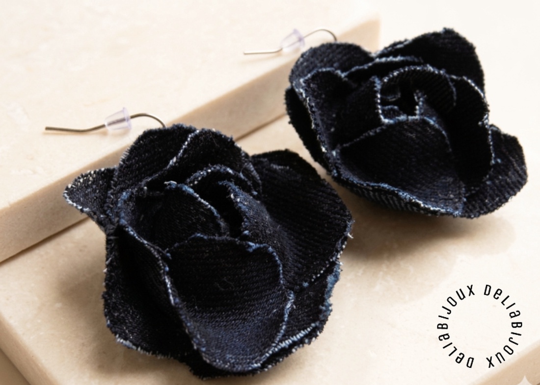 Cercei statement din blugi reciclat flori handmade (cod1429) - bijuterii - cercei - cercei lungi - Artynos.ro