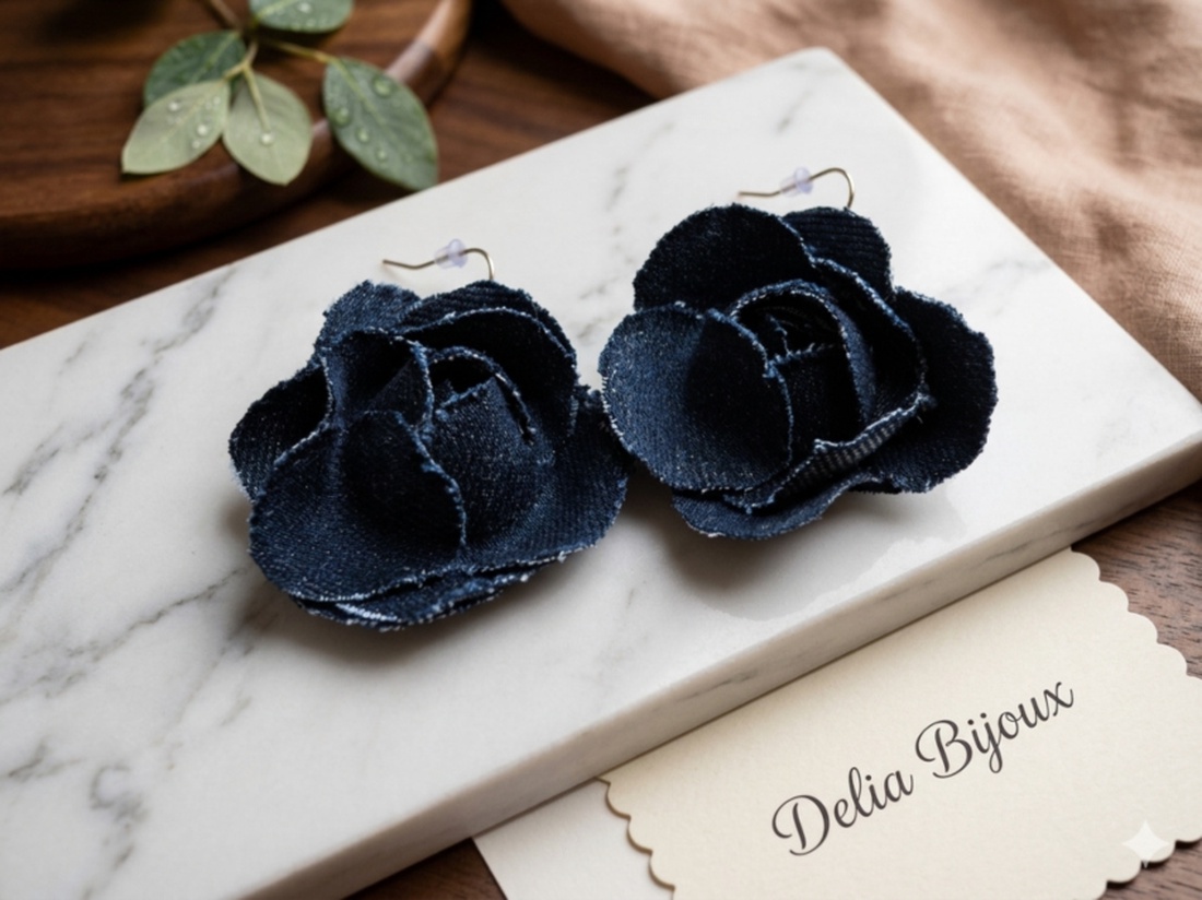 Cercei statement din blugi reciclat flori handmade (cod1429) - bijuterii - cercei - cercei lungi - Artynos.ro