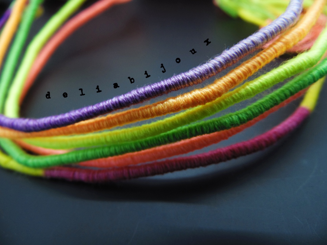 Set Brățări Prieteniei Handmade � 5 Brățări Colorate din Ață de Bumbac (cod946) - bijuterii - brățări - brățări împletite - Artynos.ro