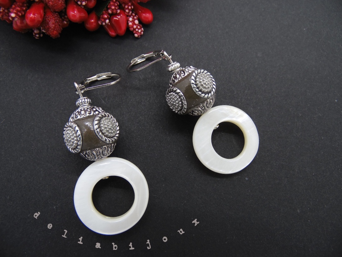 Cercei handmade unicat sidef si margele indoneziene (cod617) - bijuterii - cercei - cercei lungi - Artynos.ro