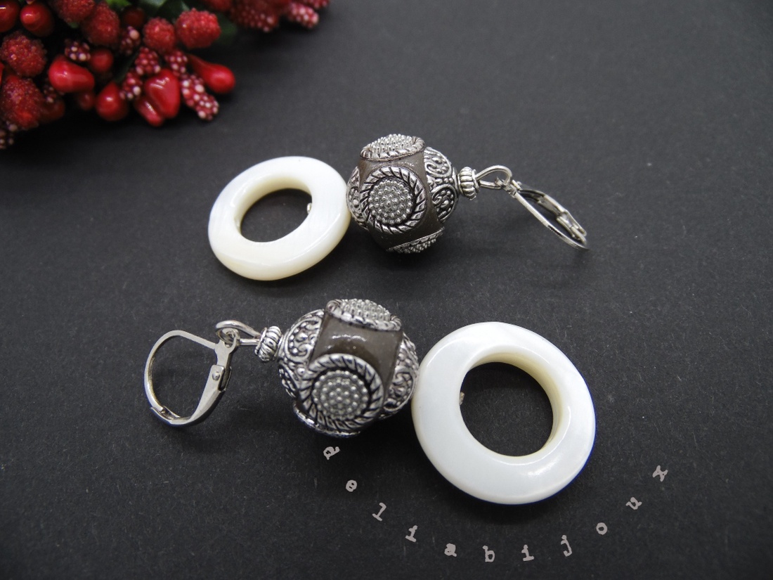 Cercei handmade unicat sidef si margele indoneziene (cod617) - bijuterii - cercei - cercei lungi - Artynos.ro