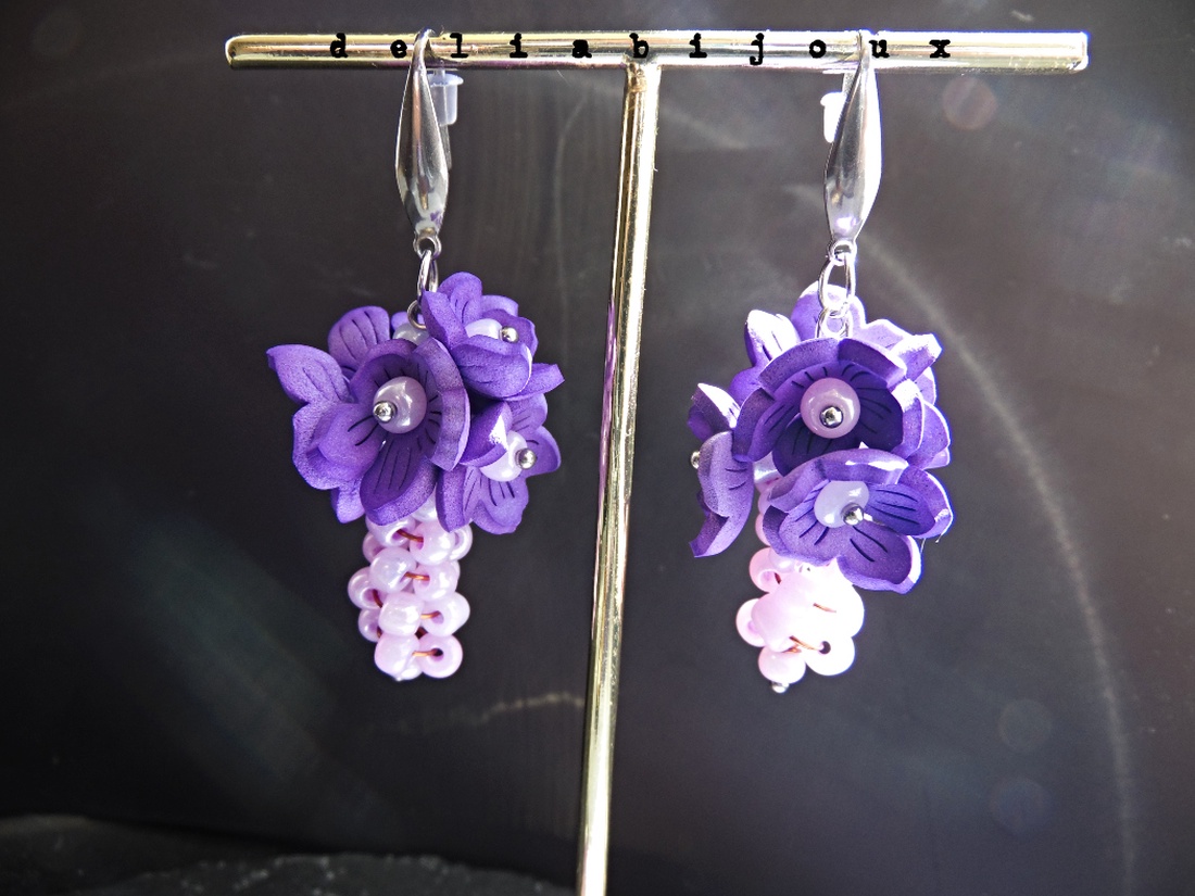 Cercei handmade cu flori sakura din foamiran mov- lila și mărgele țesute manual (cod1435) - bijuterii - cercei - cercei lungi - Artynos.ro