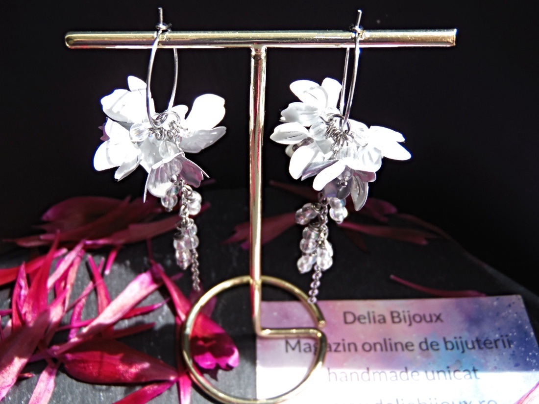 Cercei lungi, ușori și spectaculoși, creați pentru iubitoarele de accesorii delicate cu personalitate (cod1440) - bijuterii - cercei - cercei lungi - Artynos.ro