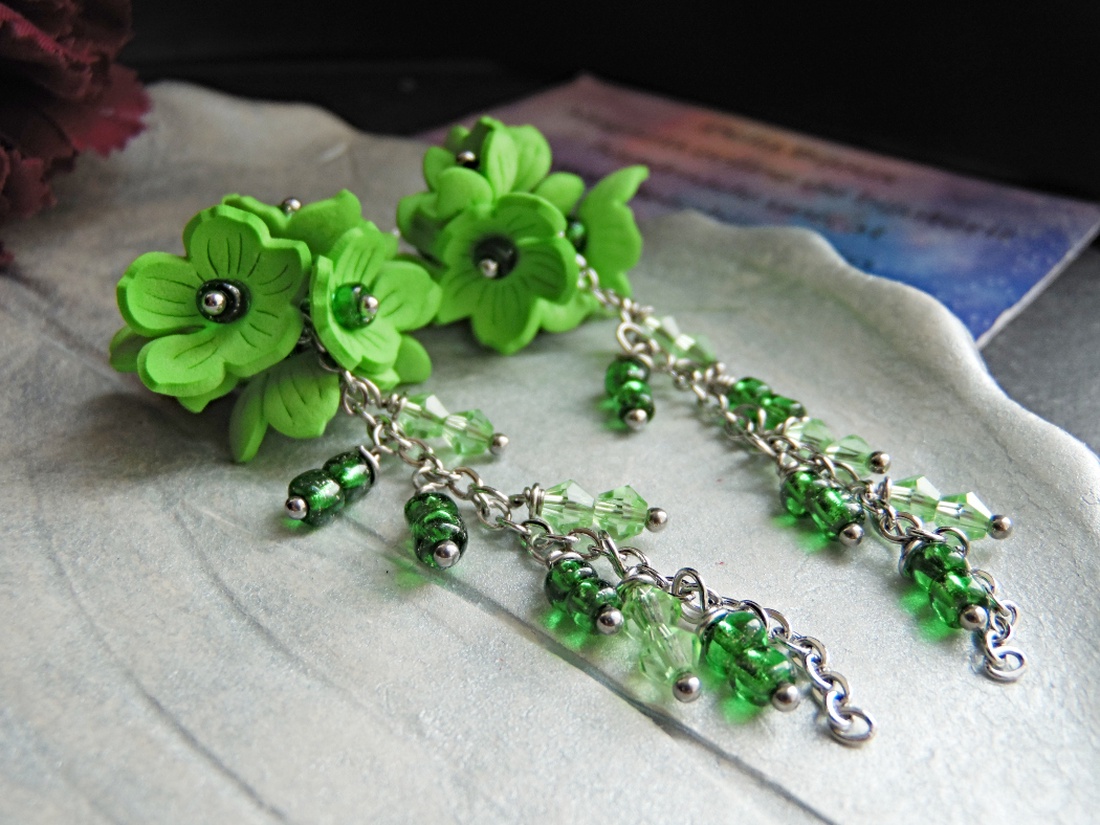 Cercei Lungi Handmade Verde Crud Flori din Foamiran și Cristale, Cadou Femei (cod1443) - bijuterii - cercei - cercei lungi - Artynos.ro