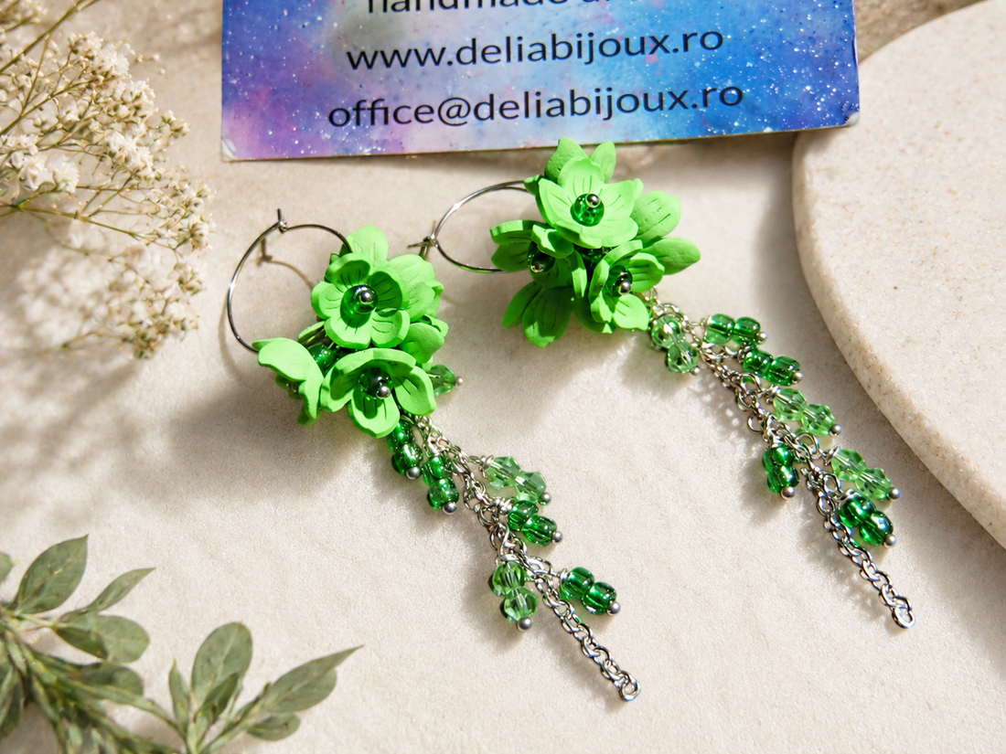 Cercei Lungi Handmade Verde Crud Flori din Foamiran și Cristale, Cadou Femei (cod1443) - bijuterii - cercei - cercei lungi - Artynos.ro