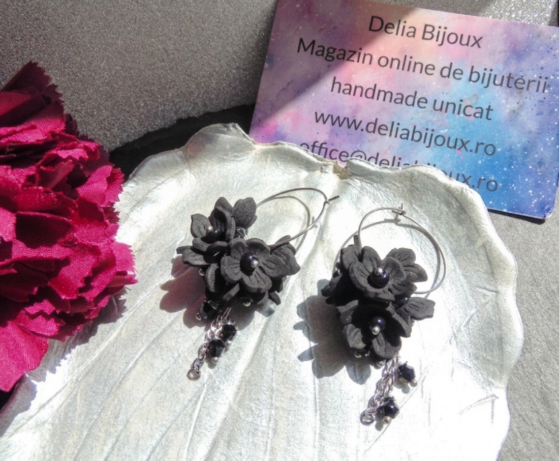 Cercei statement handmade lungi cu flori negre, inox și cristale din sticlă, Cadou Femei (cod1446) - bijuterii - cercei - cercei lungi - Artynos.ro