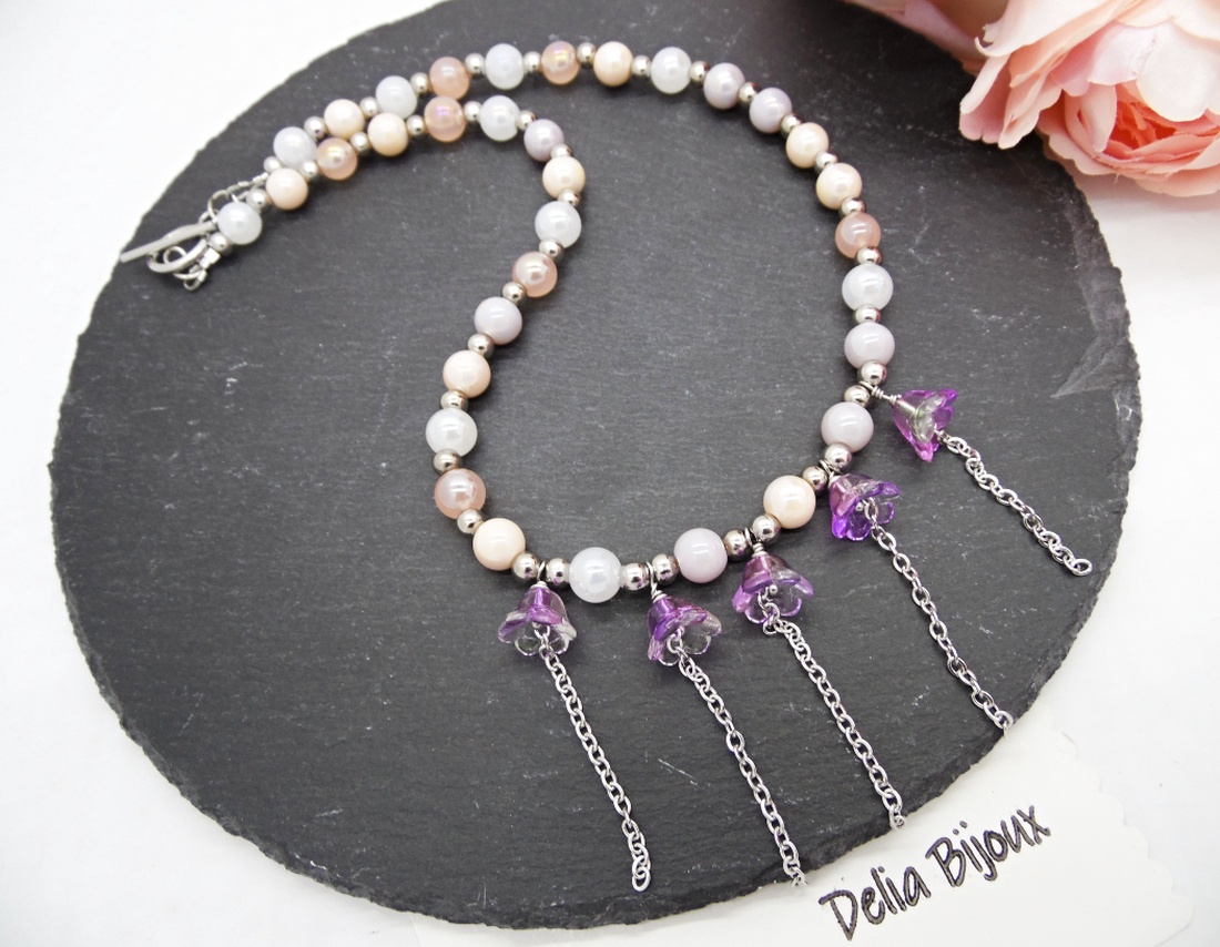 Colier Handmade cu Flori Mov și Mărgele Perlate Eleganță și Farmec Romantic (cod1451) - bijuterii - coliere - coliere din mărgele - Artynos.ro