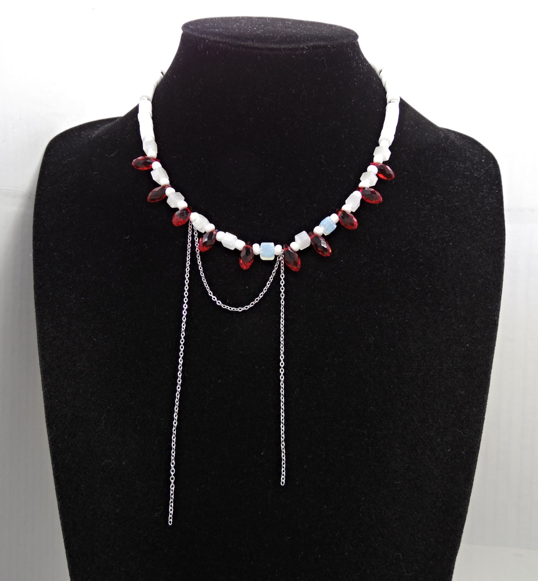 Colier handmade estival alb-roșu (cod1452) - bijuterii - coliere - coliere din mărgele - Artynos.ro