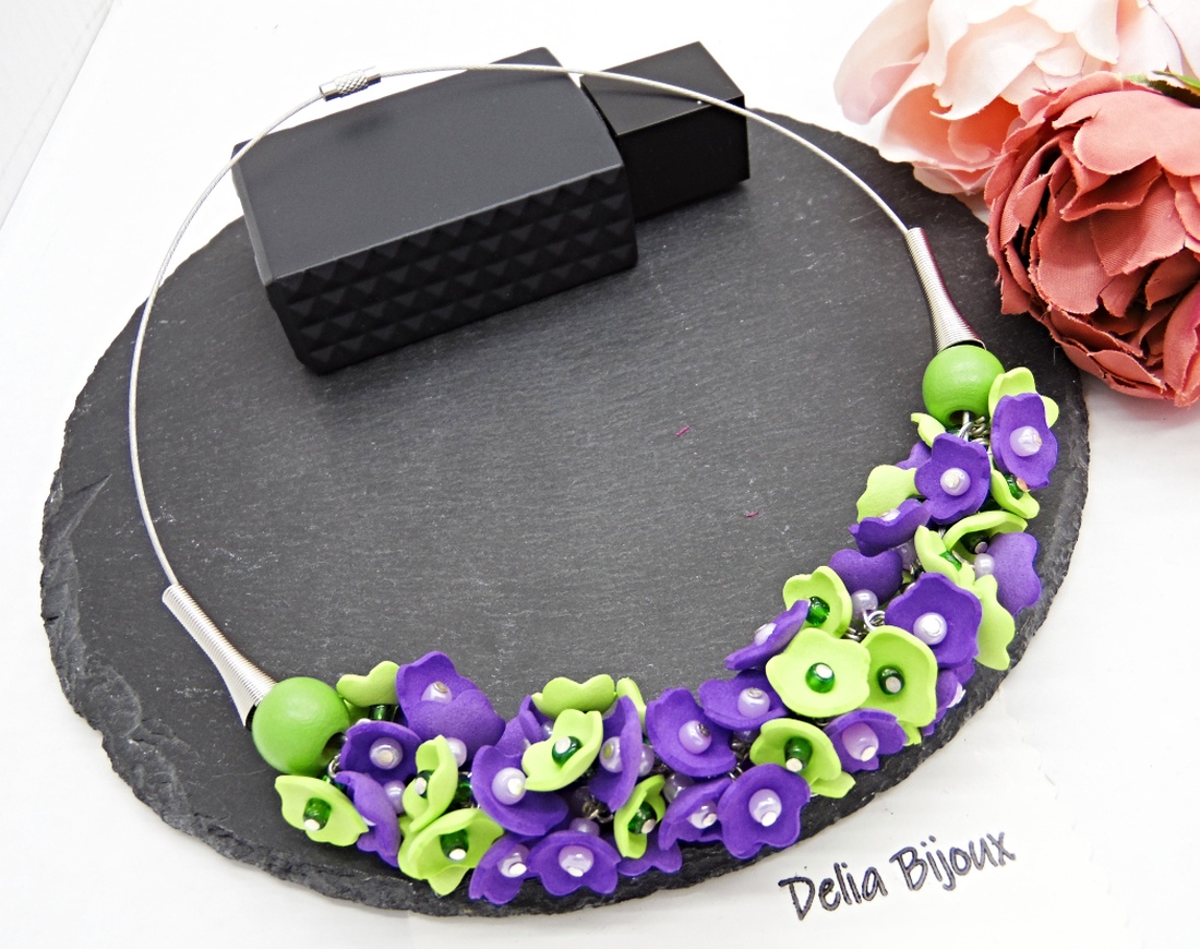 Colier handmade statement cu flori mov si verzi - Eleganță Florală (cod1464) - bijuterii - coliere - coliere din mărgele - Artynos.ro