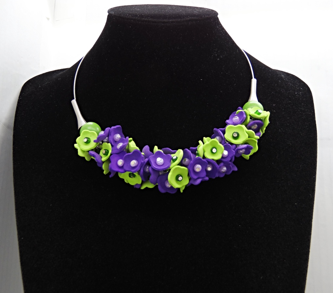 Colier handmade statement cu flori mov si verzi - Eleganță Florală (cod1464) - bijuterii - coliere - coliere din mărgele - Artynos.ro