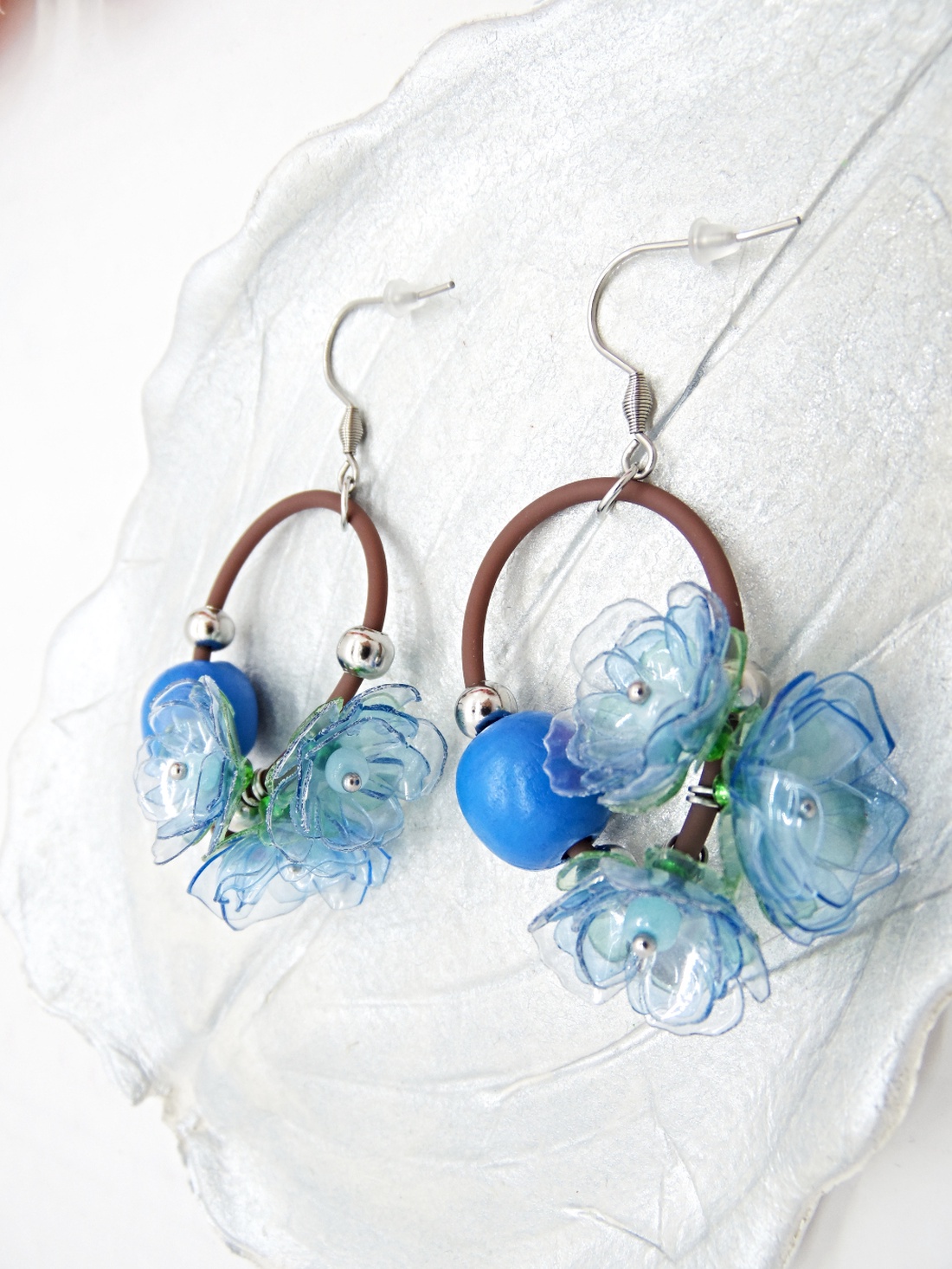 Cercei Lungi Statement cu Flori Bleu - Albastre, Verzi și Mărgele din Lemn Handmade Unicat (cod1477) - bijuterii - cercei - cercei lungi - Artynos.ro