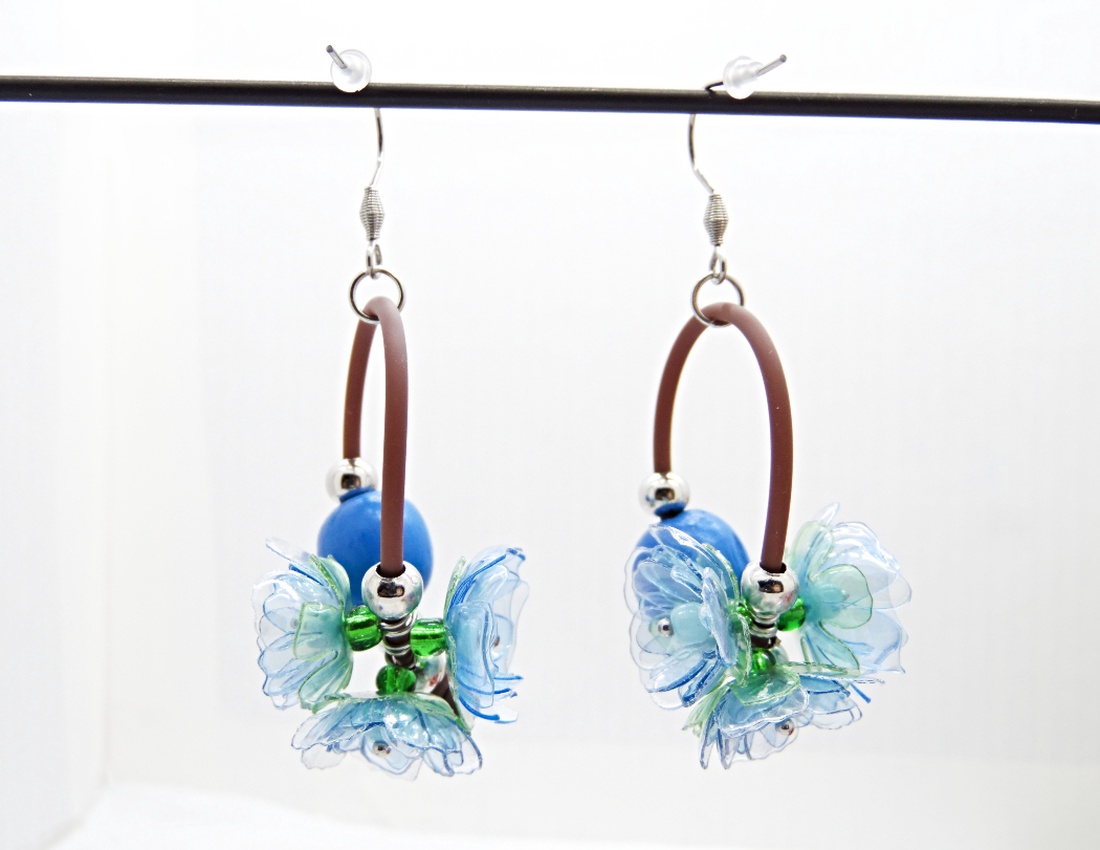 Cercei Lungi Statement cu Flori Bleu - Albastre, Verzi și Mărgele din Lemn Handmade Unicat (cod1477) - bijuterii - cercei - cercei lungi - Artynos.ro