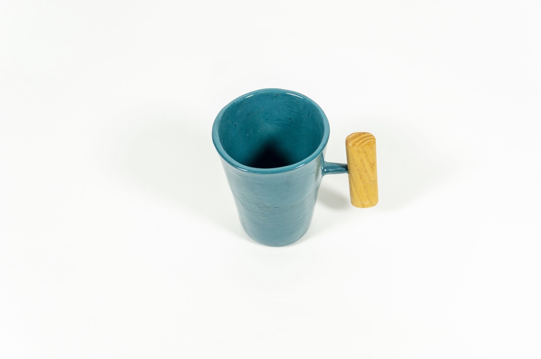 Cana ceramica cu maner din lemn - casă & stil de viață - accesorii pentru echipamente de bucătărie - accesorii de servire - căni - Artynos.ro Cana ceramica cu maner din lemn - casă & stil de viață - accesorii pentru echipamente de bucătărie - accesorii de servire - căni - Artynos.ro