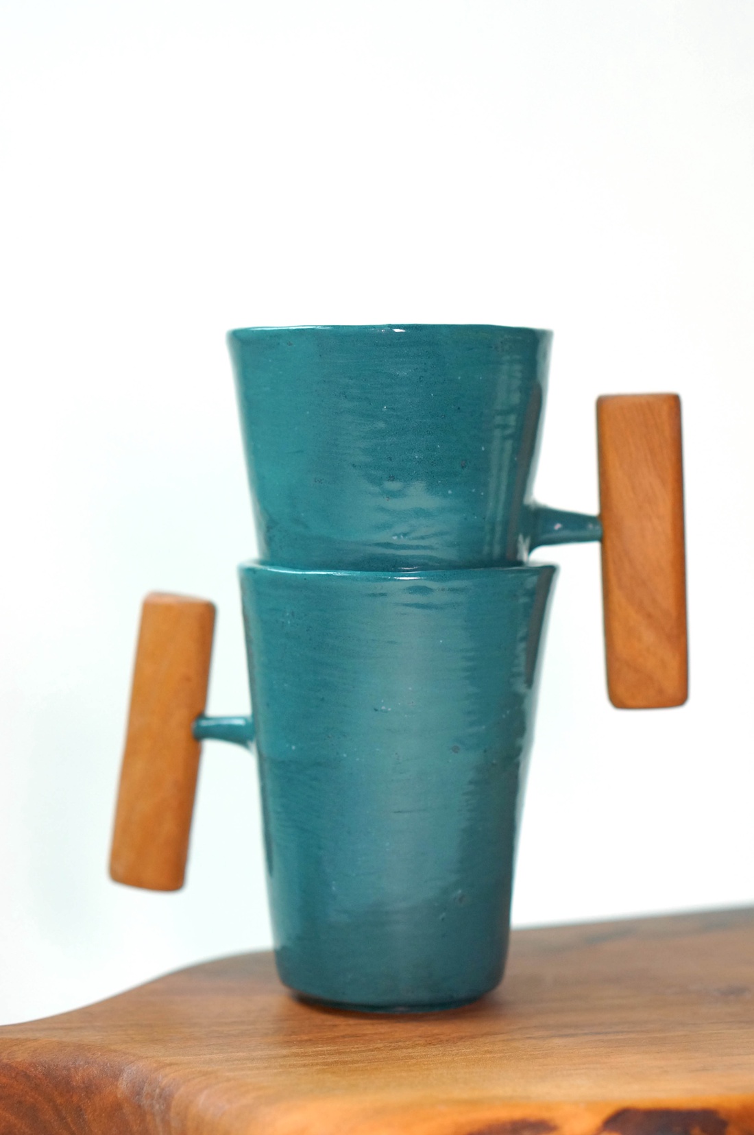 Set cani din ceramica cu maner din lemn - casă & stil de viață - echipamente de bucătărie - accesorii de servire - căni - Artynos.ro