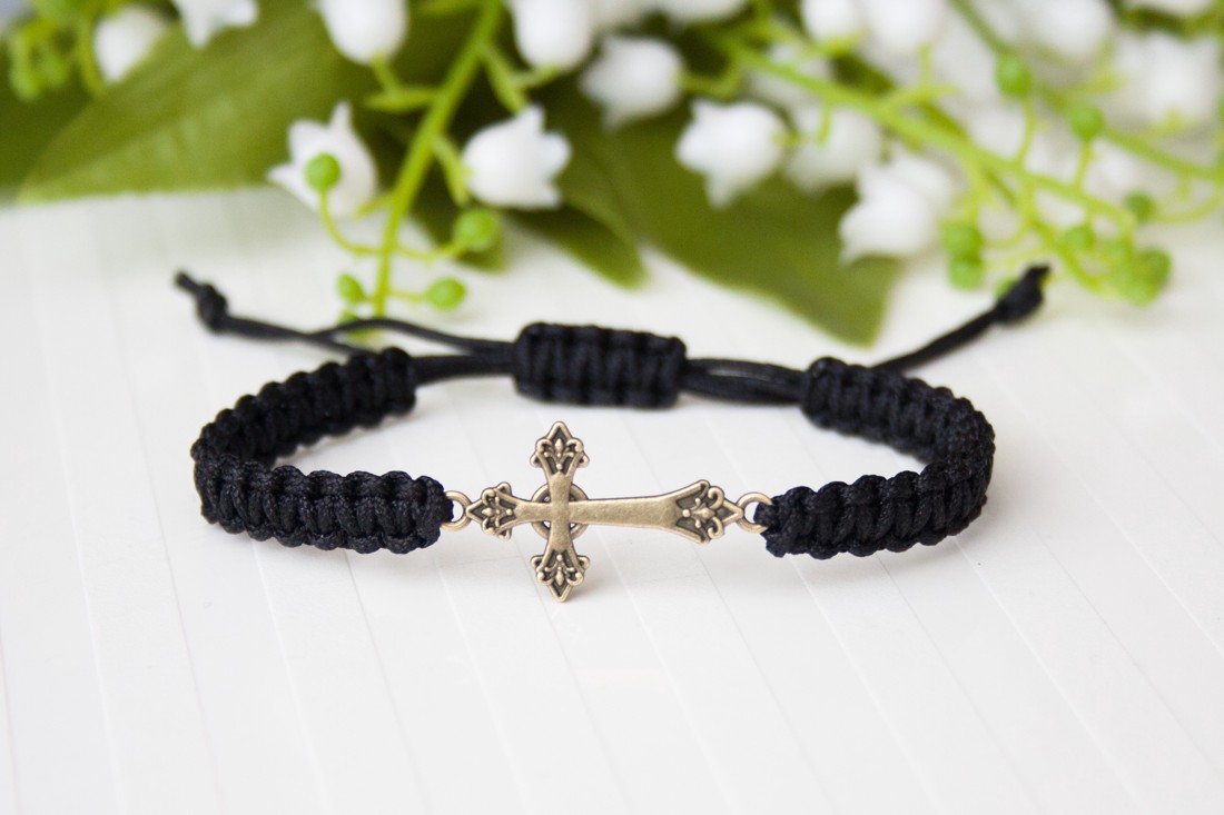 Brățară macramé împletită - Cross negru - bijuterii - brățări - brățară împletită, brățară din fire - Artynos.ro