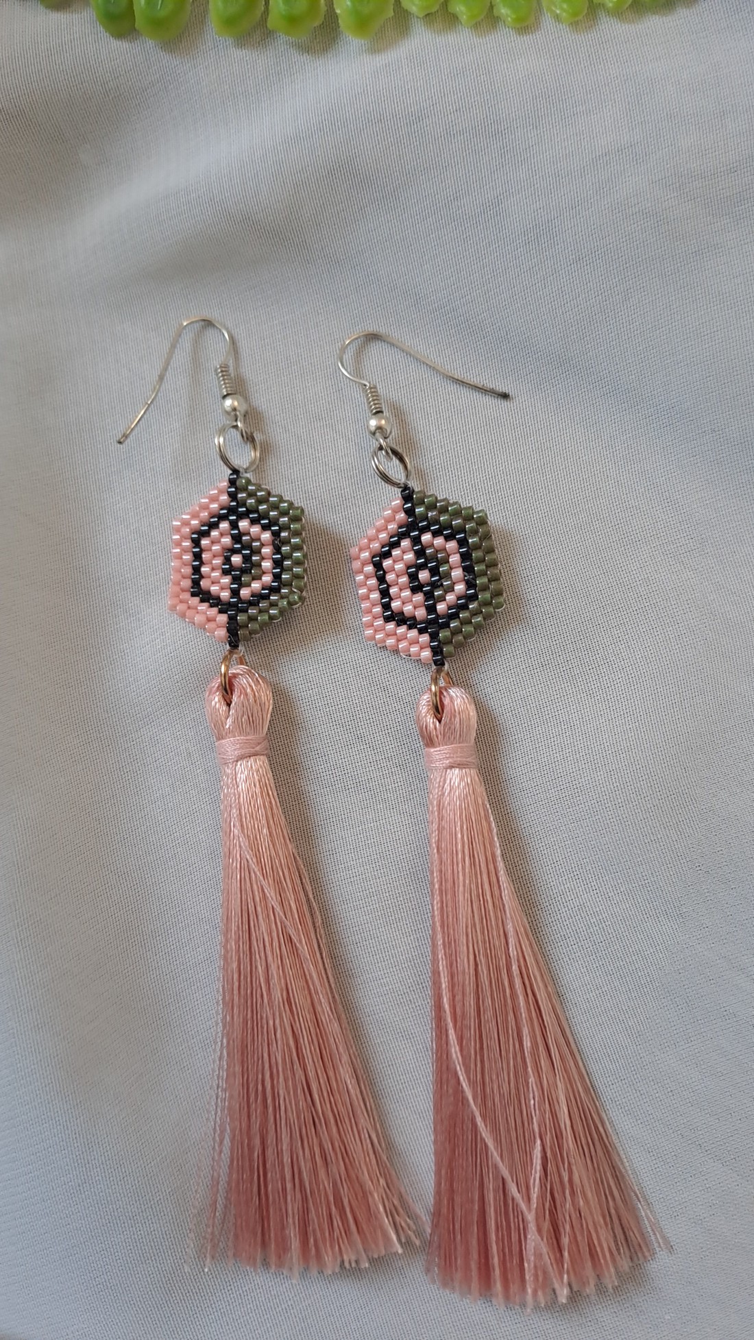 Tassel - cercei cu ciucuri - - Artynos.ro Tassel - cercei cu ciucuri - - Artynos.ro