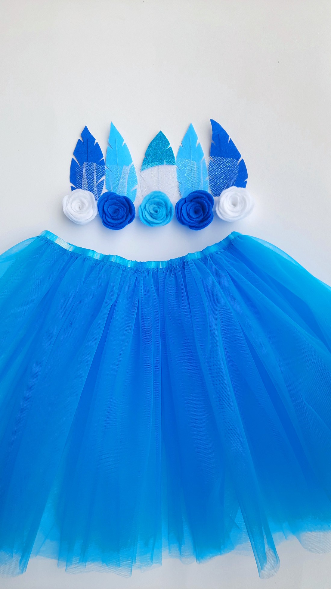 Fată indiană albastră cu fustă de tul costum de carnaval pentru fete - îmbrăcăminte și modă - costume și măști de carnaval - costume - Artynos.ro Fată indiană albastră cu fustă de tul costum de carnaval pentru fete - îmbrăcăminte și modă - costume și măști de carnaval - costume - Artynos.ro