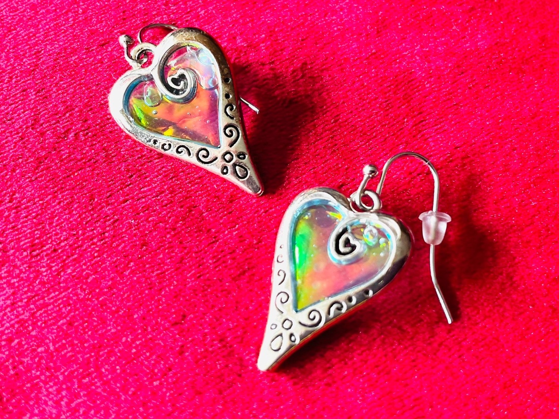 Cercei Glittery Heart - bijuterii - cercei - cercei din rășină - Artynos.ro