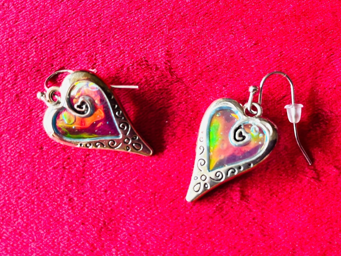 Cercei Glittery Heart - bijuterii - cercei - cercei din rășină - Artynos.ro