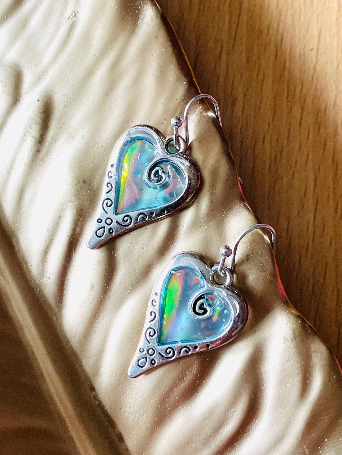 Cercei Glittery Heart - bijuterii - cercei - cercei din rășină - Artynos.ro