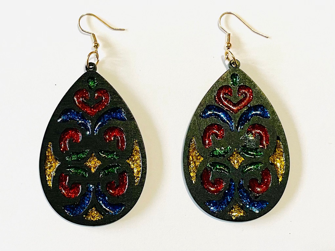Cercei din rășină colorați, efect vitraliu � handmade, ușori - bijuterii - cercei - cercei din lemn - Artynos.ro
