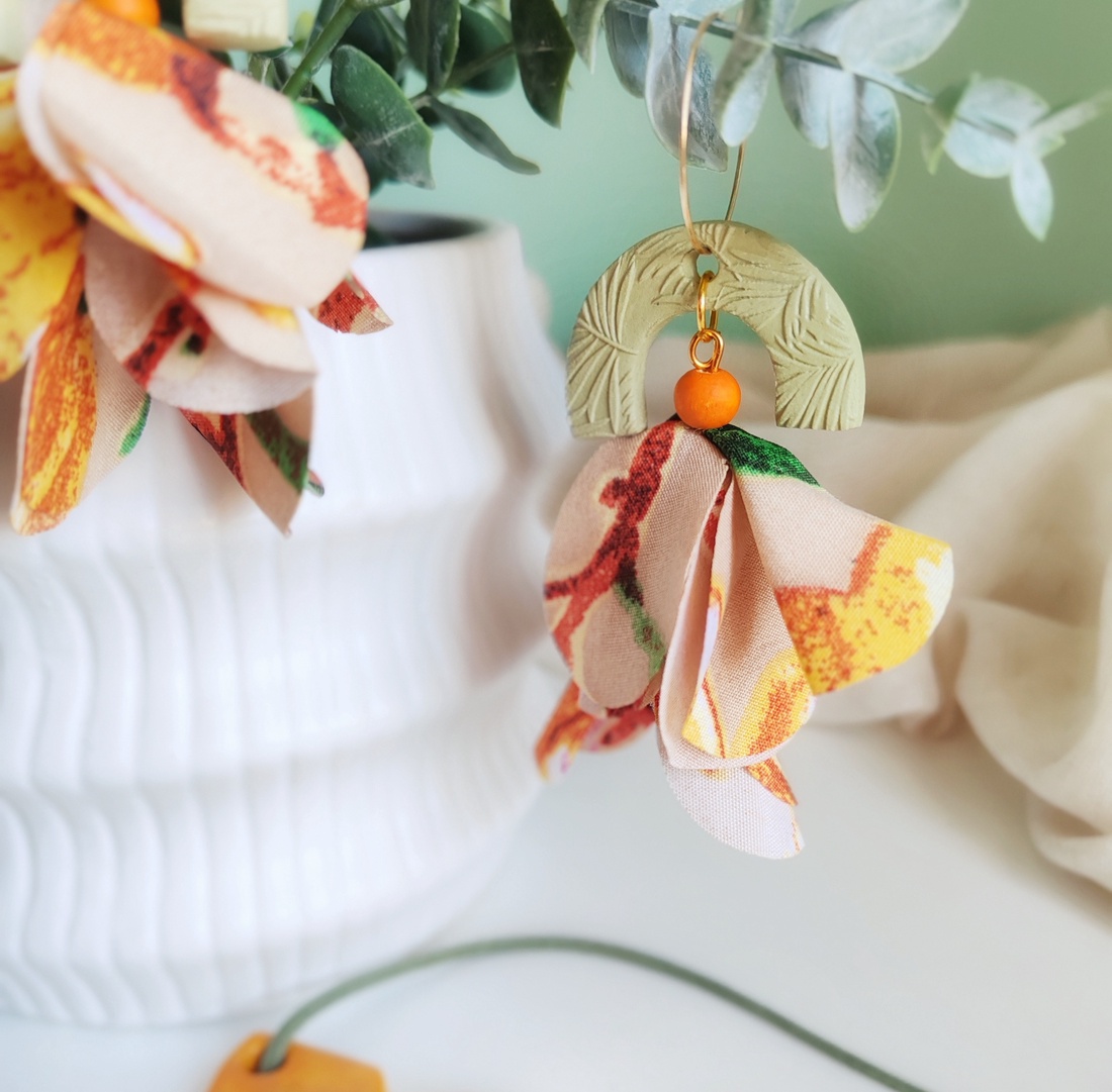 Cercei Tropical handmade din argilă - bijuterii - cercei - cercei agățați - Artynos.ro Cercei Tropical handmade din argilă - bijuterii - cercei - cercei agățați - Artynos.ro