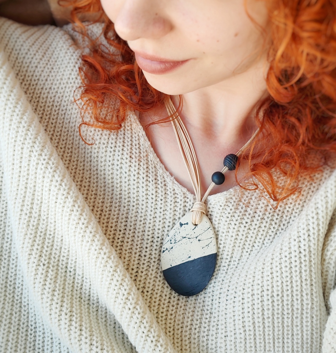 Colier Creponat handmade din argilă - bijuterii - coliere - coliere cu pandantive - Artynos.ro Colier Creponat handmade din argilă - bijuterii - coliere - coliere cu pandantive - Artynos.ro