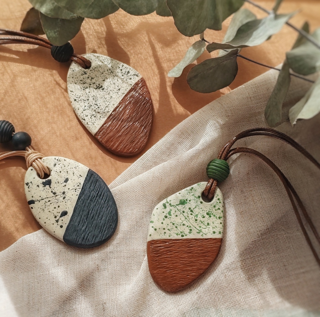 Colier Ciocolată cu Piper handmade din argilă - bijuterii - coliere - coliere cu pandantive - Artynos.ro Colier Ciocolată cu Piper handmade din argilă - bijuterii - coliere - coliere cu pandantive - Artynos.ro