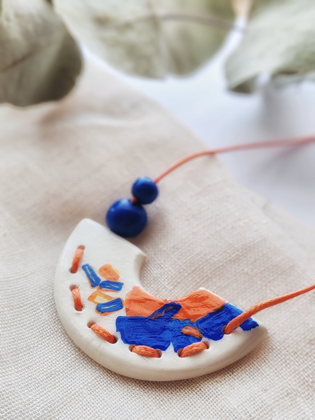 Colier Tropical handmade din argilă - bijuterii - coliere - coliere cu pandantive - Artynos.ro Colier Tropical handmade din argilă - bijuterii - coliere - coliere cu pandantive - Artynos.ro