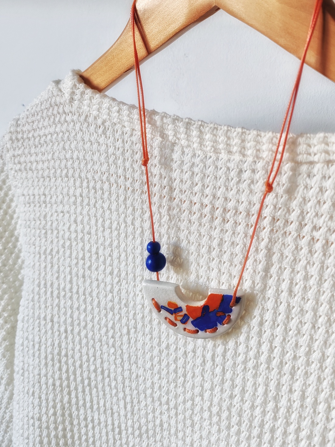 Colier Tropical handmade din argilă - bijuterii - coliere - coliere cu pandantive - Artynos.ro Colier Tropical handmade din argilă - bijuterii - coliere - coliere cu pandantive - Artynos.ro