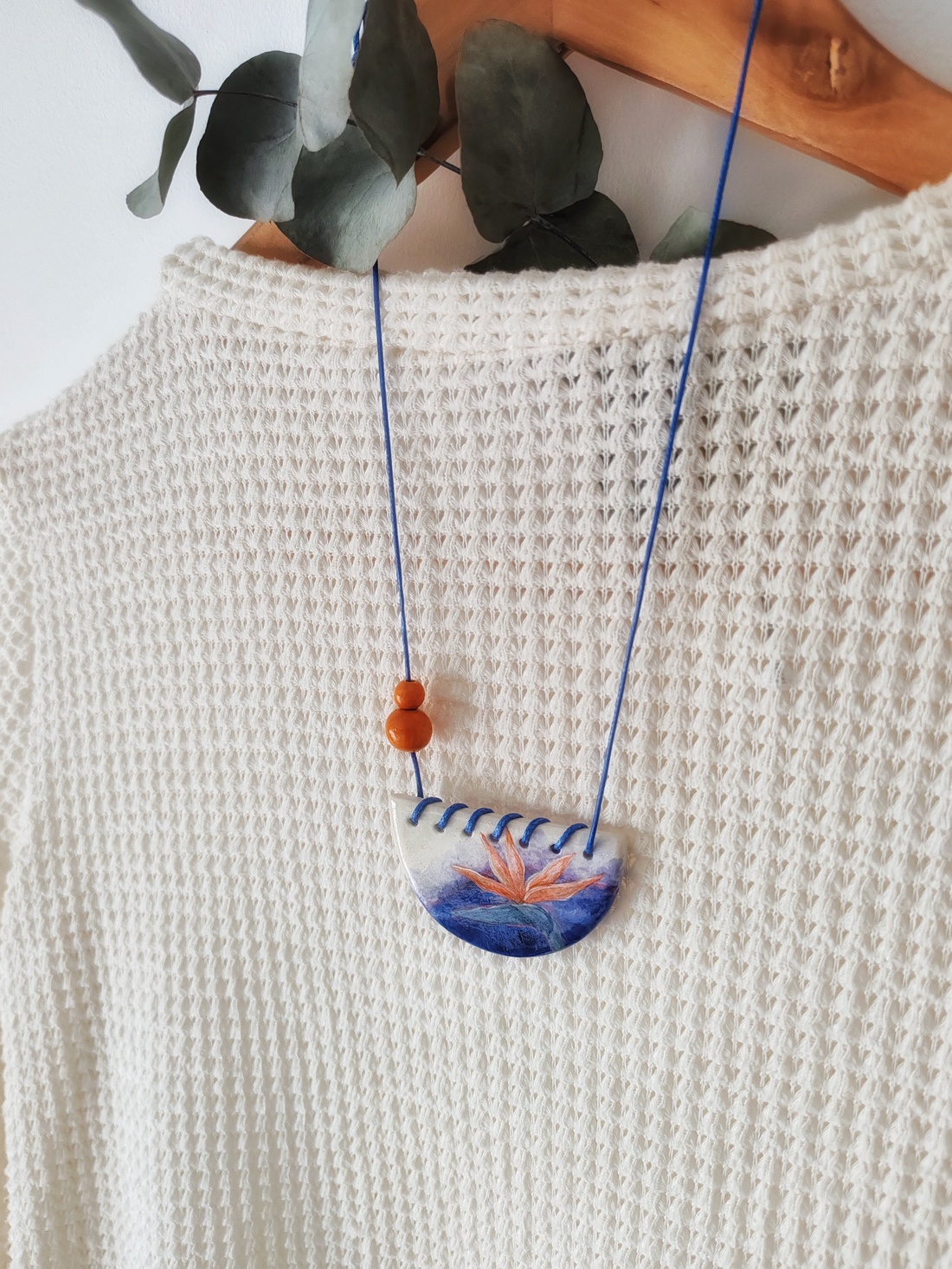 Colier Bird of Paradise handmade din argilă - bijuterii - coliere - coliere cu pandantive - Artynos.ro Colier Bird of Paradise handmade din argilă - bijuterii - coliere - coliere cu pandantive - Artynos.ro