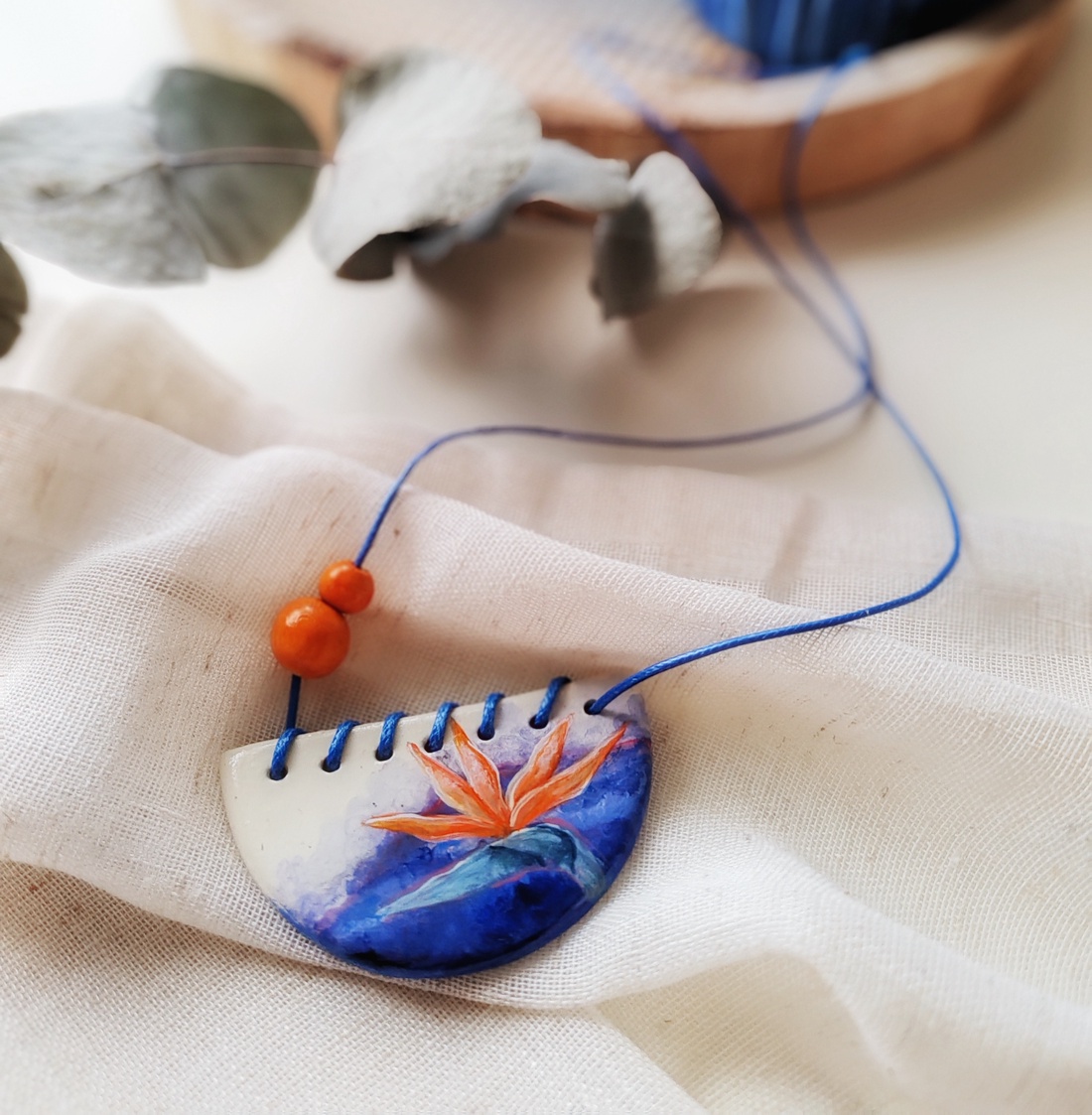 Colier Bird of Paradise handmade din argilă - bijuterii - coliere - coliere cu pandantive - Artynos.ro Colier Bird of Paradise handmade din argilă - bijuterii - coliere - coliere cu pandantive - Artynos.ro