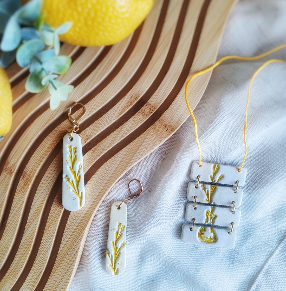 Set Yellow Garden handmade cu cercei și medalion din argilă - bijuterii - seturi de bijuterii - Artynos.ro Set Yellow Garden handmade cu cercei și medalion din argilă - bijuterii - seturi de bijuterii - Artynos.ro