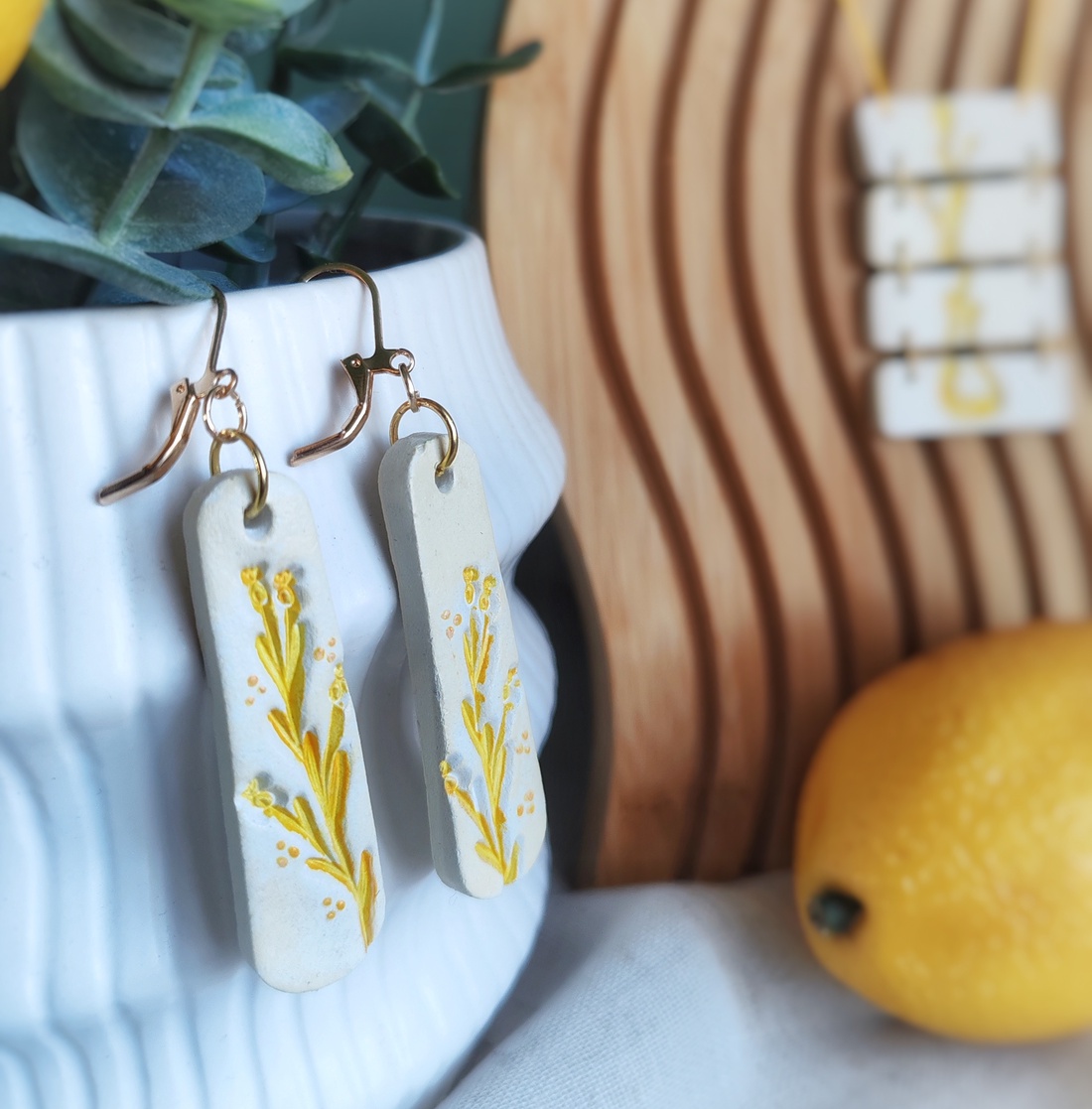 Set Yellow Garden handmade cu cercei și medalion din argilă - bijuterii - seturi de bijuterii - Artynos.ro Set Yellow Garden handmade cu cercei și medalion din argilă - bijuterii - seturi de bijuterii - Artynos.ro