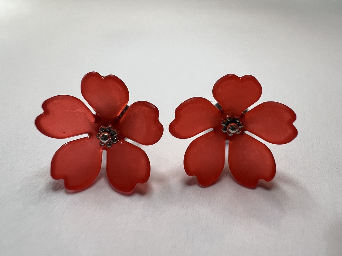 Cercei din flori de lucite - bijuterii - cercei - cercei din rășină - Artynos.ro