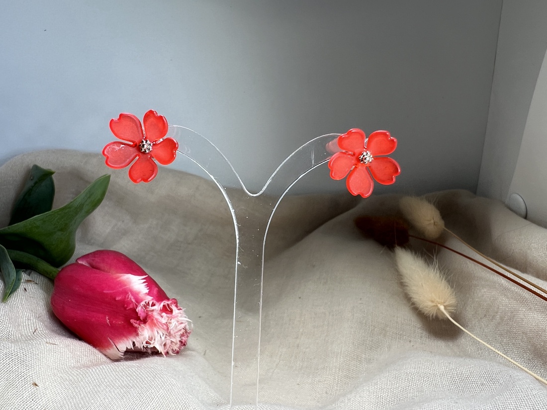 Cercei din flori de lucite - bijuterii - cercei - cercei din rășină - Artynos.ro