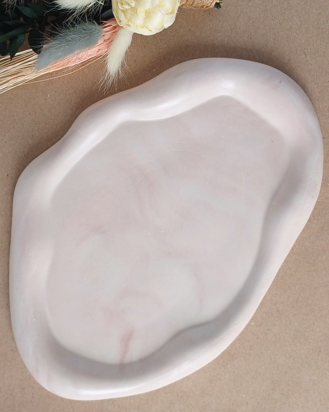 Tavă decorativă din beton Cloud - casă & stil de viață - accesorii pentru decorat casa - decorațiuni de masă și decorațiuni pentru rafturi - boluri din ceramică, boluri decorative - Artynos.ro Tavă decorativă din beton Cloud - casă & stil de viață - accesorii pentru decorat casa - decorațiuni de masă și decorațiuni pentru rafturi - boluri din ceramică, boluri decorative - Artynos.ro